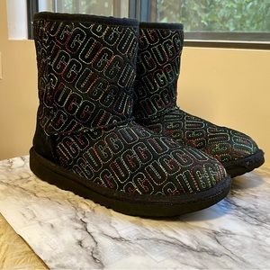 UGG Unisex Classic II Graphic Stitch Boots Size 6 Black/Multi